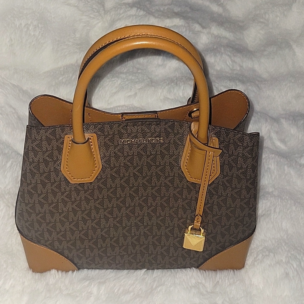 *AUTHENTIC* Michael Kors Handle Top Bag (in signature leather)